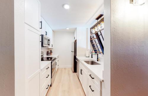 Kings Beach Apartment | Kingswood Village 2