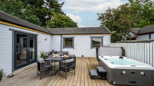 Pitlochry Cabin | Kinnaird Woodland Lodges