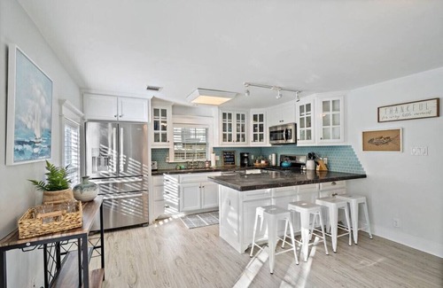 Clear Lake Shores House | Kipp — Boardwalk Bungalow