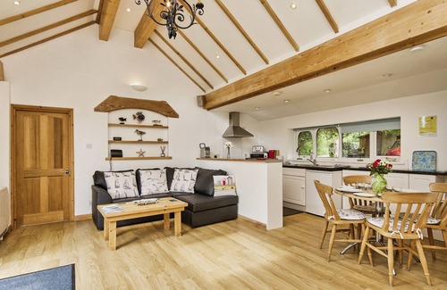 Ryde Cottage | Kipper Cottage - a bungalow that sleeps 4 guests in 2 bedrooms