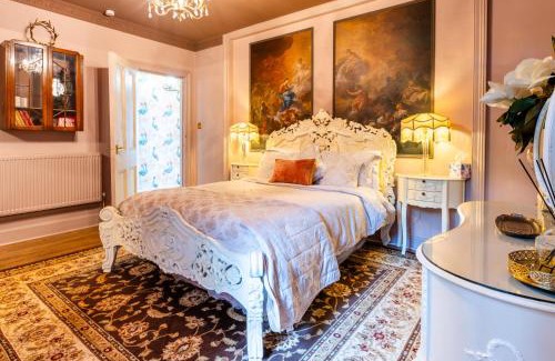 Seafront Apartment | KIRA Beach House, Hove Beach
