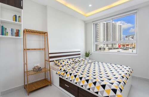 Tan Binh Apartment | Kirakuan Luxury 2BR Pool/Gym