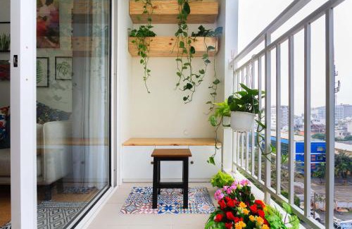 Tan Binh Apartment | Kirakuan Luxury 2BR Pool/Gym
