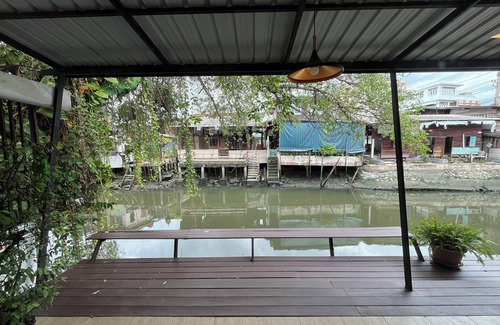 Rat Burana Ski Chalet | Kirin Riverside Homestay with 1 bedroom and AC, WiFi in Bangkok