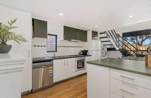 Cowes Cottage | Kirkdale Cottage with spa and sauna