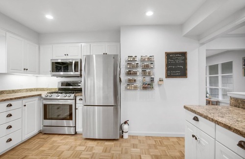North Rose Hill House | Kirkland Luxury Getaway with Backyard & Workspace!