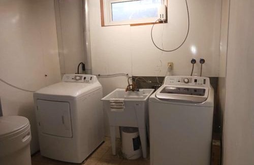 Rosemount House | Kitchener -WLU BNB-Minutes To University of Waterloo, Conestoga College,Buses,Airport