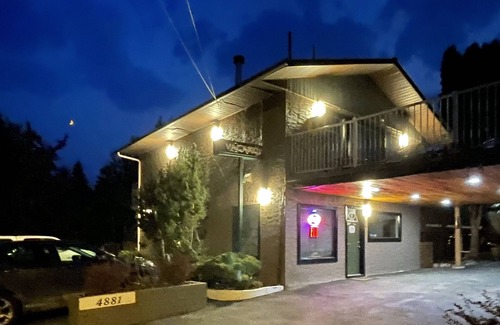 East Kootenay House | Kitchenette room in beautifulRadium Hot Springs