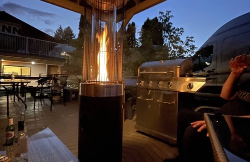 East Kootenay House | Kitchenette queen room in beautiful Radium Hot Springs
