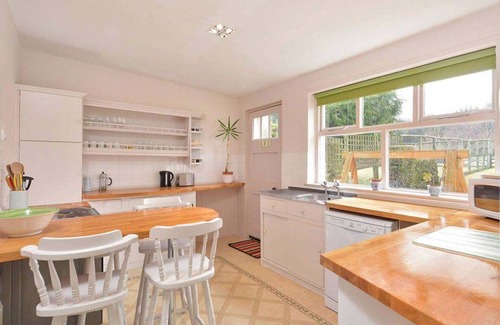 St. Andrews Cottage | Kittocks Den - a cottage that sleeps 6 guests in 3 bedrooms
