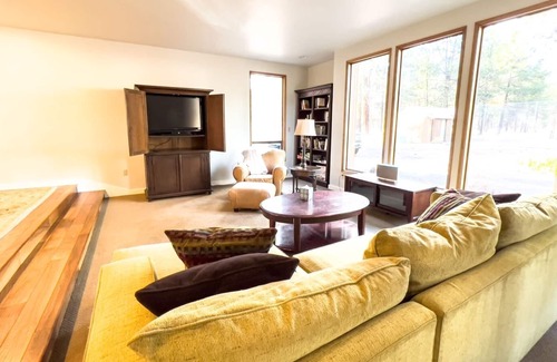 Sisters House | Kittyhawk Retreat Large 3 Bedroom 2 Bth & 2 Half Bth with Sauna and Fire Pit