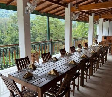 Yatiyantota Hotel | Kitulgala Ebony Riverside Resort
