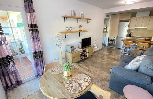 Arroyo de la Miel Apartment | Kiweki apartment with pool