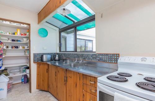 Omaha House | Kiwi Bach at Omaha - Omaha Holiday Home