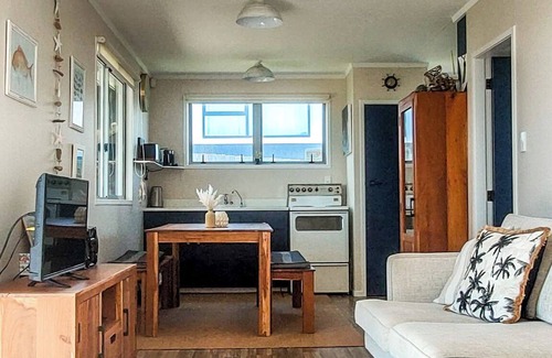 Pukehina House | Kiwi Bach - Destination Unwind