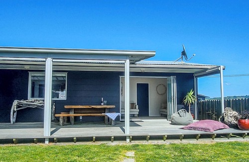 Pukehina House | Kiwi Bach - Destination Unwind