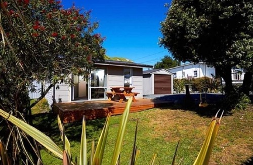 South Bay Cottage | Kiwi Bach in South Bay