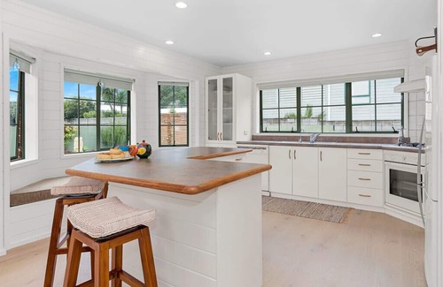 Matarangi Cottage | Kiwi Kuta with direct beach access -Matarangi Home