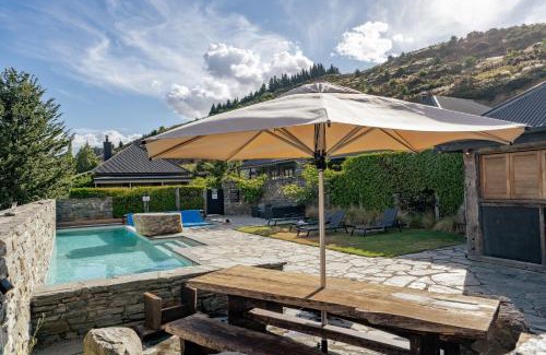 Cardrona House | Kiwi Ski Cottage - Wanaka Holiday Home