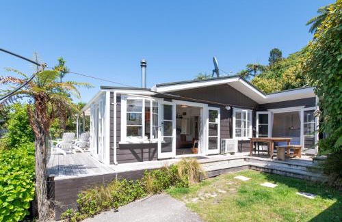 Lake Tarawera House | Kiwiana Bach - Lake Tarawera Holiday Home