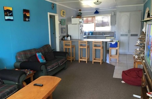 Pukehina House | Kiwiana Getaway - classic kiwi beach bach
