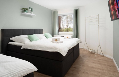 Hildesheim District Apartment | ☆Kleinberries | Washers & Dryers | Kitchen | NETFLIX