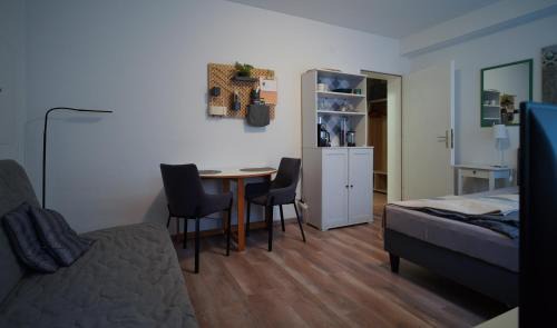 Wiesbaden Apartment | Kleines Souterrain Apartment direkt am Park
