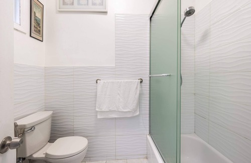 Crown Heights House | KLO Room #1 With Private Bathroom