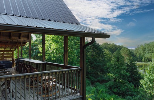 Primrose Cabin | Klyfta Haus, 4Br, Lakeview, Hot Tub, Firepit, Shuffleboard, EV Charger