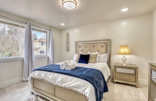 Covington House | KN1 GLITTER VILLA: RENOVATED MODERN STYLE
