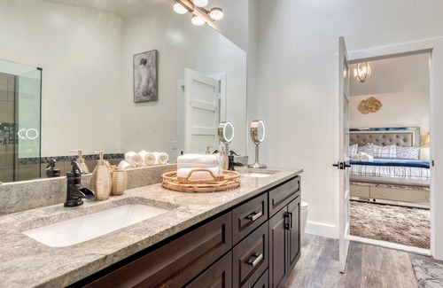 Covington House | KN1 GLITTER VILLA: RENOVATED MODERN STYLE