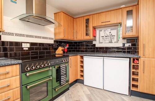 Weymouth Cottage | KNAPP COTTAGE, with a garden in Chickerell