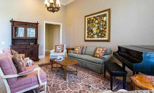 Rural Estates Apartment | Knickerbocker Estate Home, 9 Private Suites