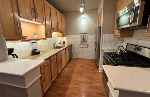 Oak Lawn Apartment | Knight 106 Charming 2-bedroom apartment
