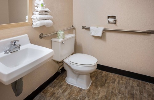 East Beltline Hotel | Knights Inn Grand Rapids