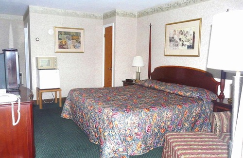 Lenox Hotel | Knights Inn Lenox