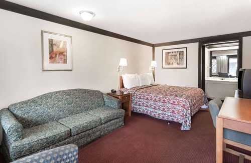 Mount Pleasant Hotel | Knights Inn Racine