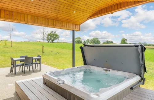 Hundall Resort | Knights Lodges