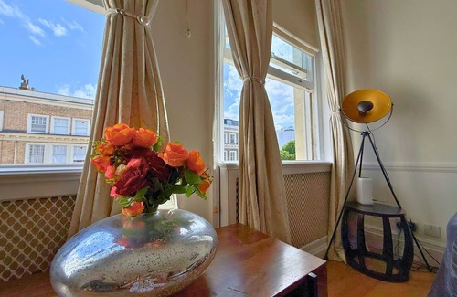 Knightsbridge and Belgravia Apartment | Knightsbridge & South Kensington, Private Garden Super King 2Beds 2Bath by Hyde Park & Royal Albert Hall