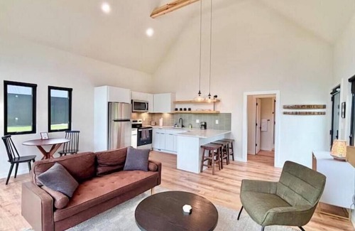 Stanton Cabin | Knob Hill at Three Suns Cabins