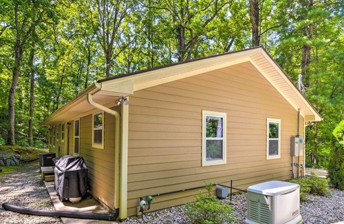 Lynn House | 'Knobby Creek Cottage' w/ Hot Tub & Grill!