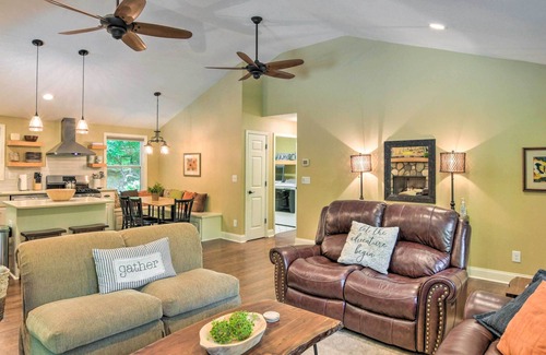 Lynn House | 'Knobby Creek Cottage' w/ Hot Tub & Grill!