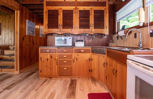Valois House | Knotty and Nice: Sunset Views Close to Watkins Glen!