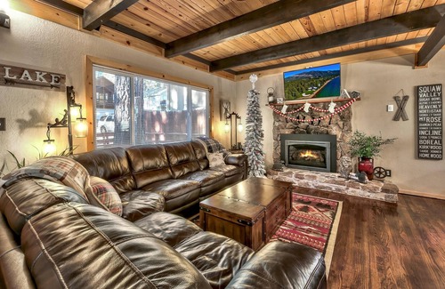 Pioneer Trail House | Knotty Cabin, Loft, Game Room, Recent Updates, 8 Guests + Extra Kids 5 Yrs Old and Younger