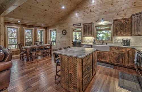 Mineral Bluff Cabin | Knotty Dreams - Pet Friendly | Screened In Party Porch | Hot Tub