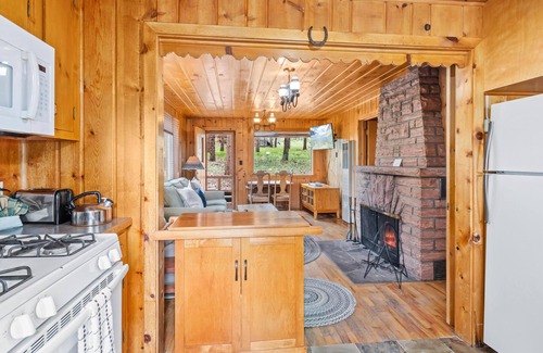Estes Park Cabin | Knotty Pine - 2 bedroom cabin - Free WiFi