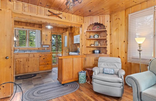 Estes Park Cabin | Knotty Pine - 2 bedroom cabin - Free WiFi