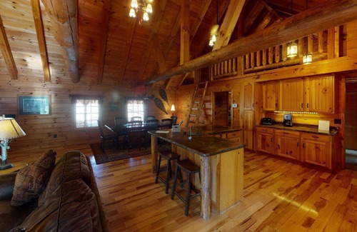 Laurelville Cabin | Knotty Pine cabin w/pond, hot tub, pool table close to hiking