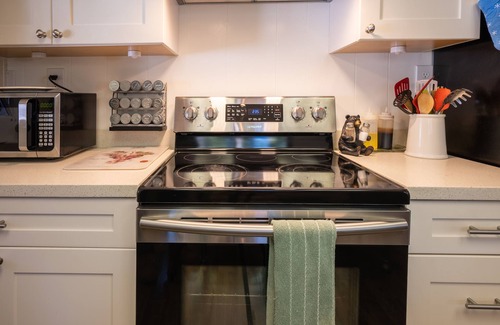 Glencoe Cabin | Knotty Pine-Pet Friendly w/A/C and Hot Tub!