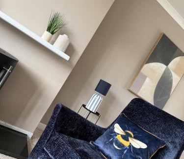 Clydebank Apartment | Knowes Apartment